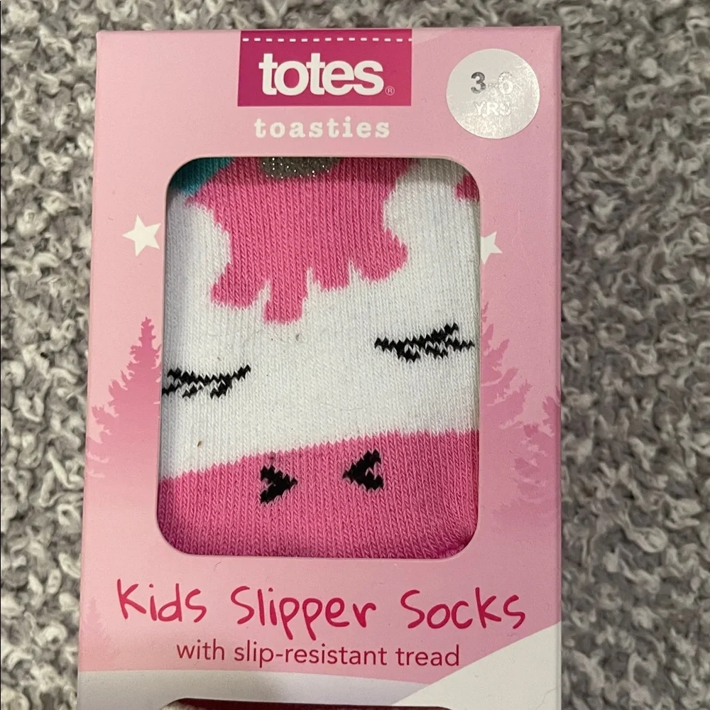 NIB- Totes Toasties- kids 3-6yr- slipper socks